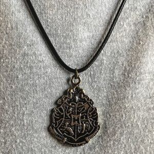 NWOT Harry Potter Hogwarts Emblem Necklace